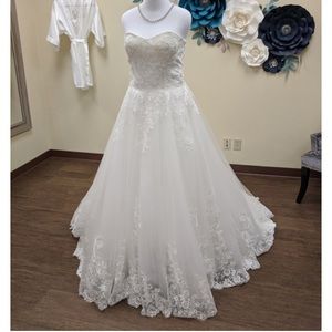 Wedding Dress Strapless Ballgown Size 14 Lace Button Detail Bridal Gown Sample